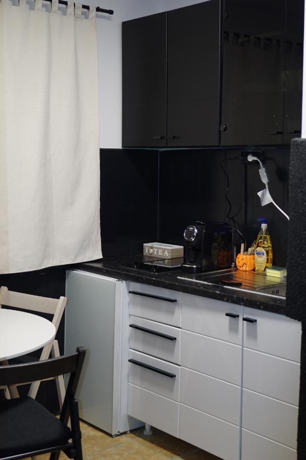 Black & White, Rezerva Acum Garsoniera Cozy, Cafea Lavazza, Balcon, Priveliste Spre Munte, Saltea Premium, Fotoliu Puf