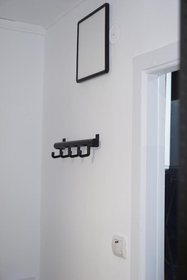 Apartment Black & White, Rezerva Acum Garsoniera Cozy, Cafea Lavazza, Balcon, Priveliste Spre Munte, Saltea Premium, Fotoliu Puf Petrosani