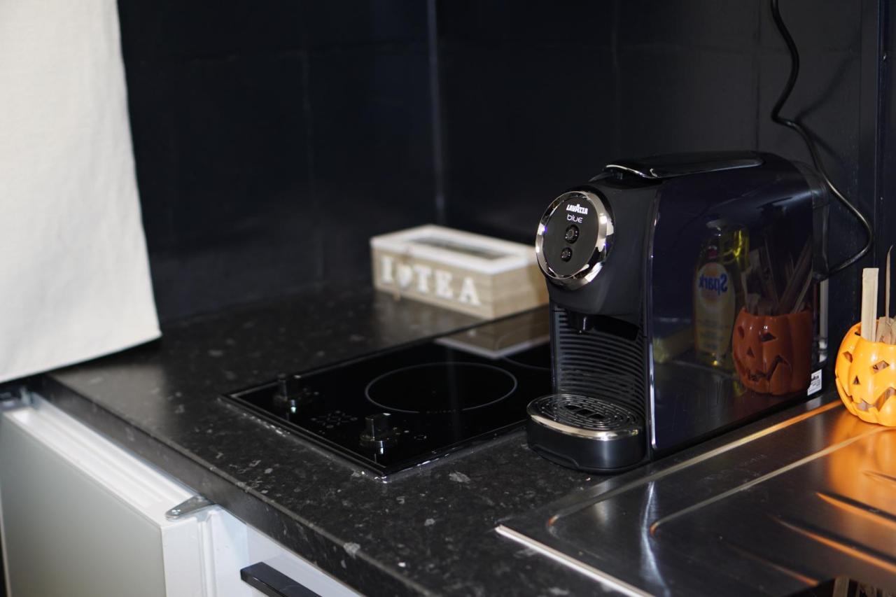 Apartment Black & White, Rezerva Acum Garsoniera Cozy, Cafea Lavazza, Balcon, Priveliste Spre Munte, Saltea Premium, Fotoliu Puf *
