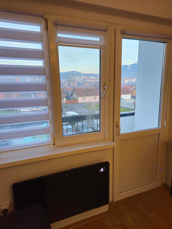 Black & White, Rezerva Acum Garsoniera Cozy, Cafea Lavazza, Balcon, Priveliste Spre Munte, Saltea Premium, Fotoliu Puf Apartment