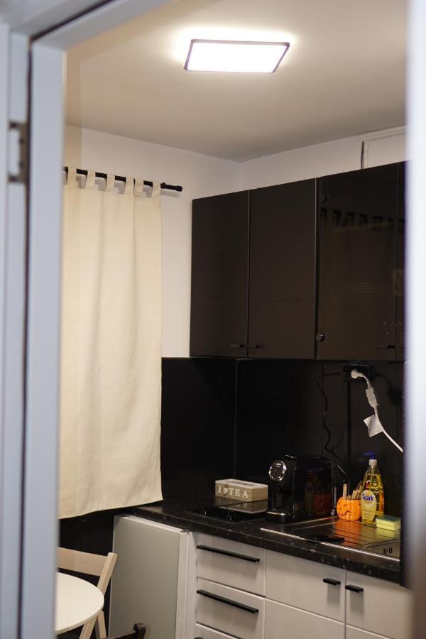 Black & White, Rezerva Acum Garsoniera Cozy, Cafea Lavazza, Balcon, Priveliste Spre Munte, Saltea Premium, Fotoliu Puf *
