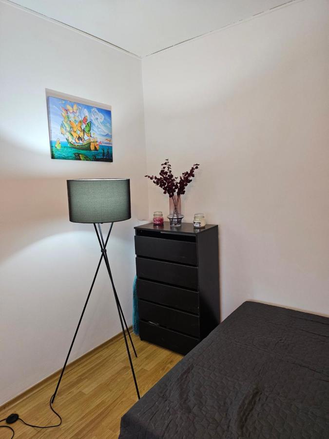 Black & White, Rezerva Acum Garsoniera Cozy, Cafea Lavazza, Balcon, Priveliste Spre Munte, Saltea Premium, Fotoliu Puf Apartment